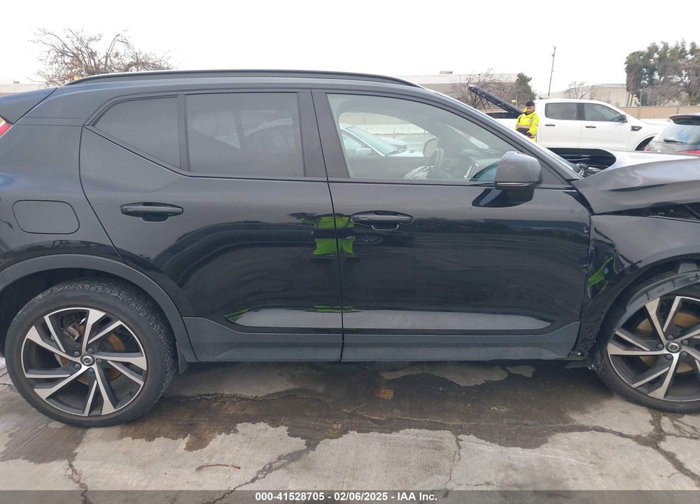 2022 VOLVO XC40 T5 R-DESIGN VIN: YV4162UM3N2644113