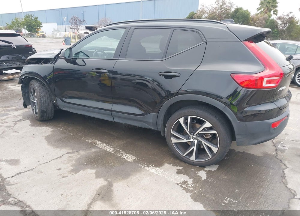 2022 VOLVO XC40 T5 R-DESIGN VIN: YV4162UM3N2644113