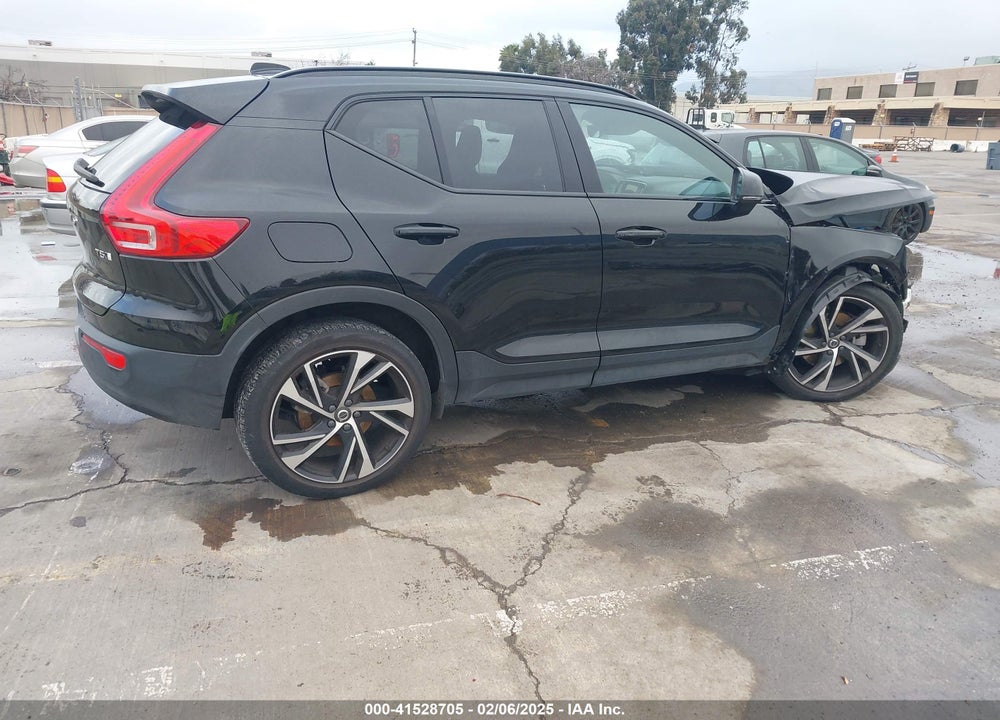 2022 VOLVO XC40 T5 R-DESIGN VIN: YV4162UM3N2644113