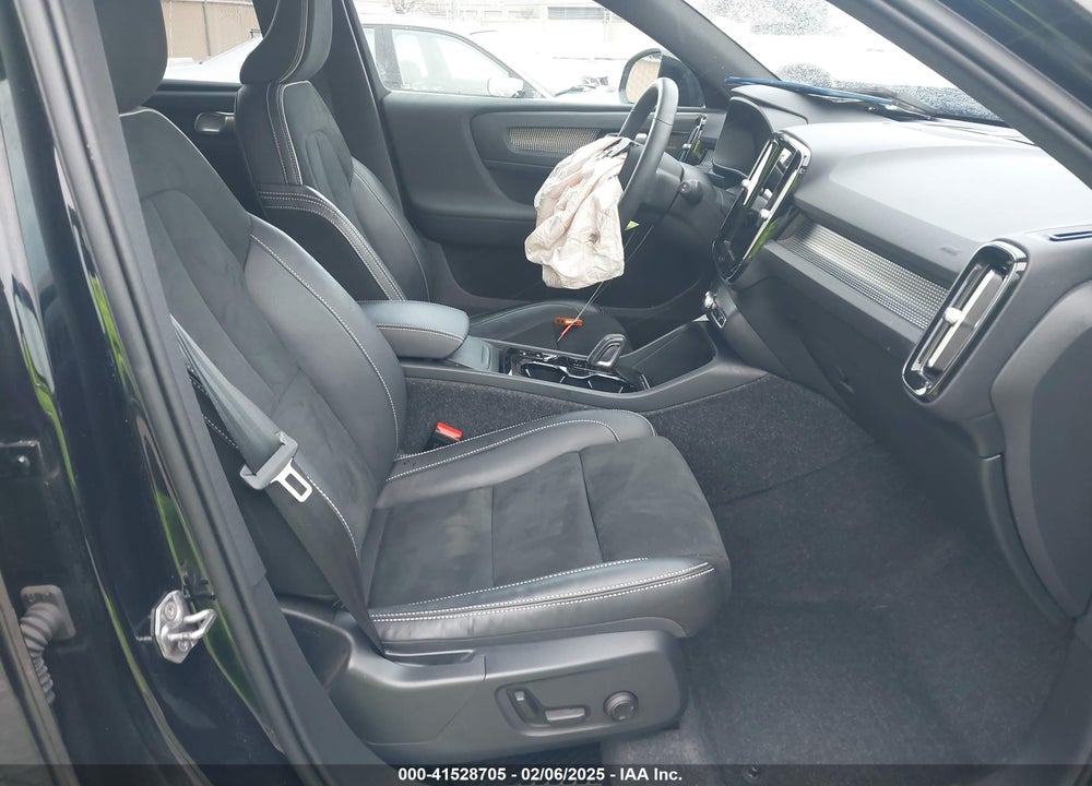 2022 VOLVO XC40 T5 R-DESIGN VIN: YV4162UM3N2644113