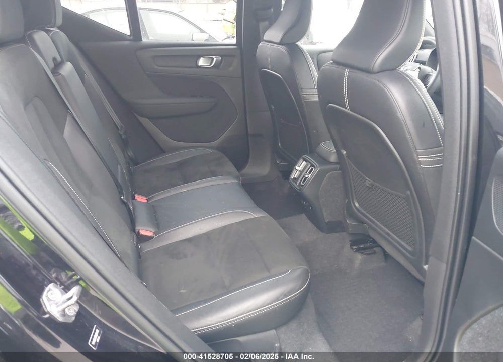 2022 VOLVO XC40 T5 R-DESIGN VIN: YV4162UM3N2644113