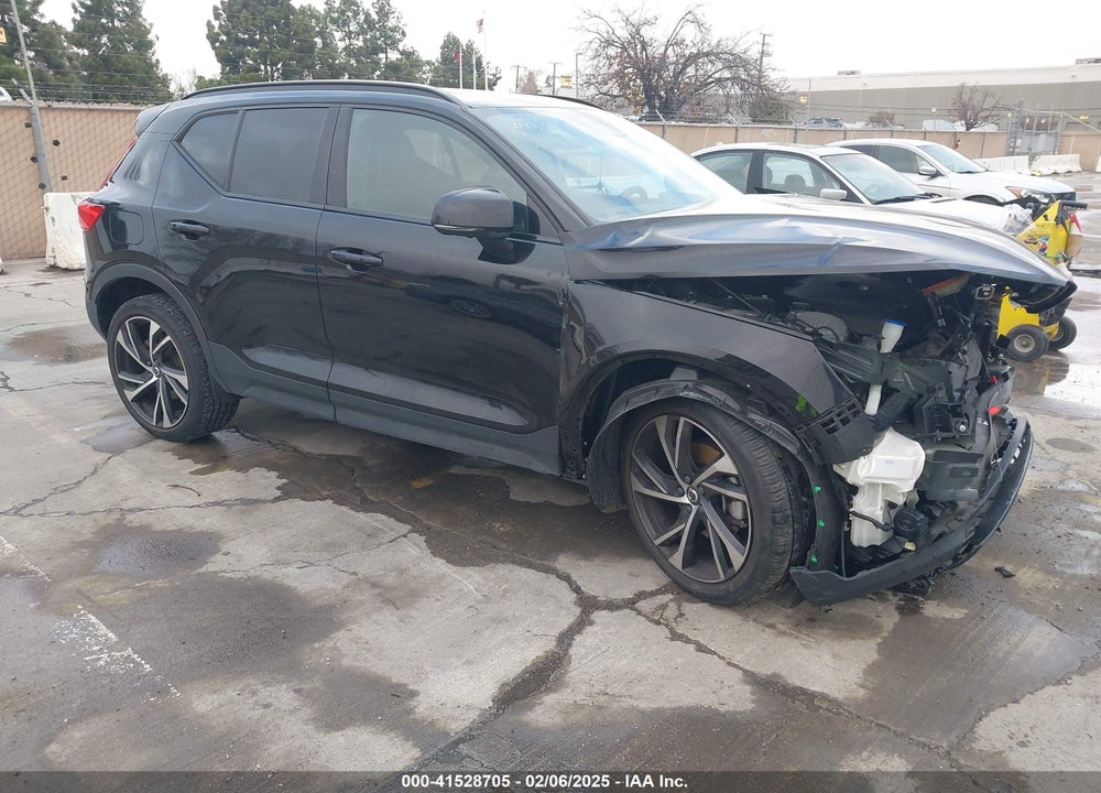 2022 VOLVO XC40 T5 R-DESIGN VIN: YV4162UM3N2644113