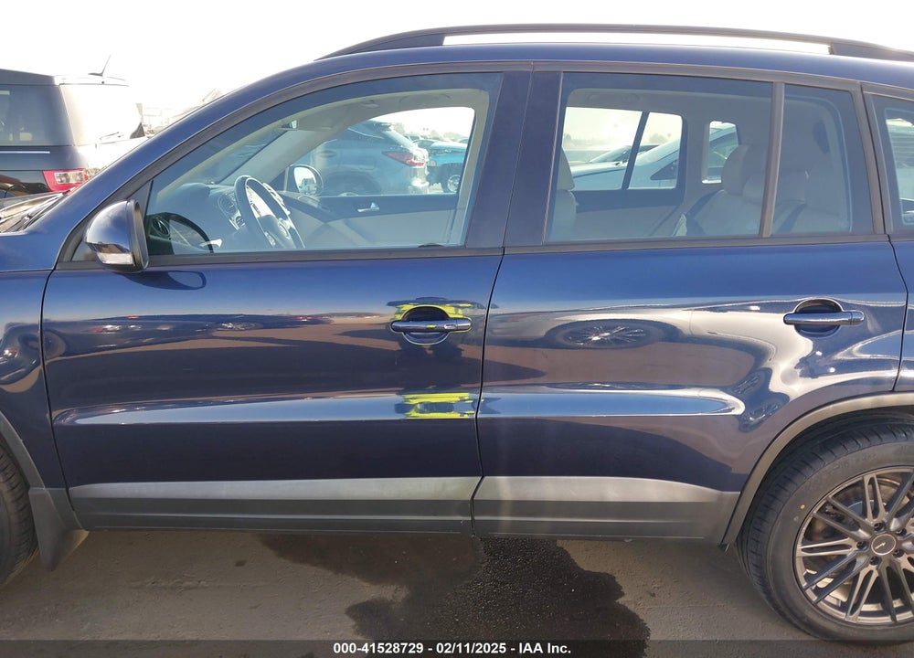 2016 VOLKSWAGEN TIGUAN VIN: WVGBV7AX2GW562483