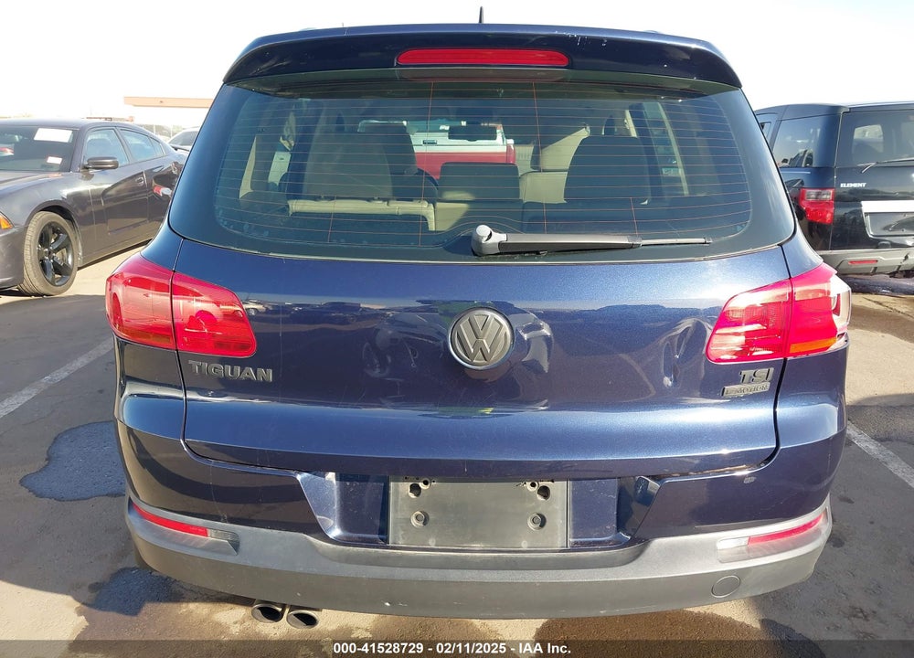 2016 VOLKSWAGEN TIGUAN VIN: WVGBV7AX2GW562483