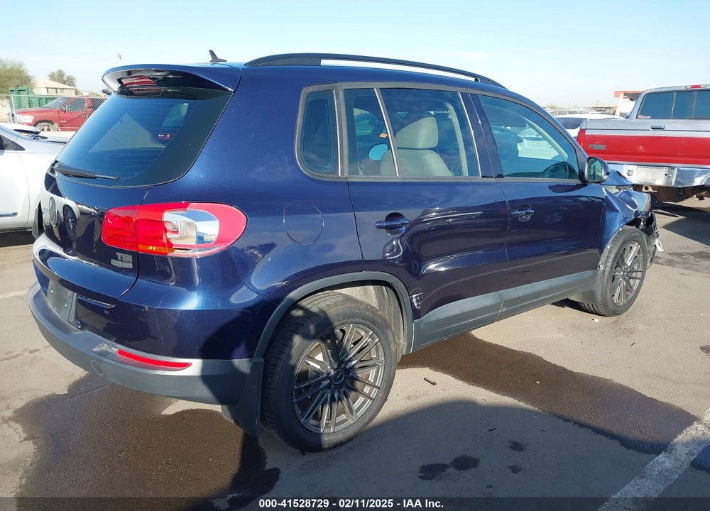 2016 VOLKSWAGEN TIGUAN VIN: WVGBV7AX2GW562483