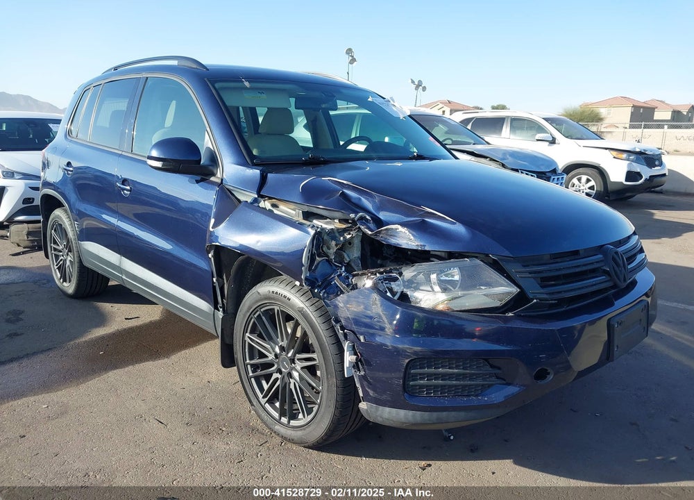 2016 VOLKSWAGEN TIGUAN VIN: WVGBV7AX2GW562483