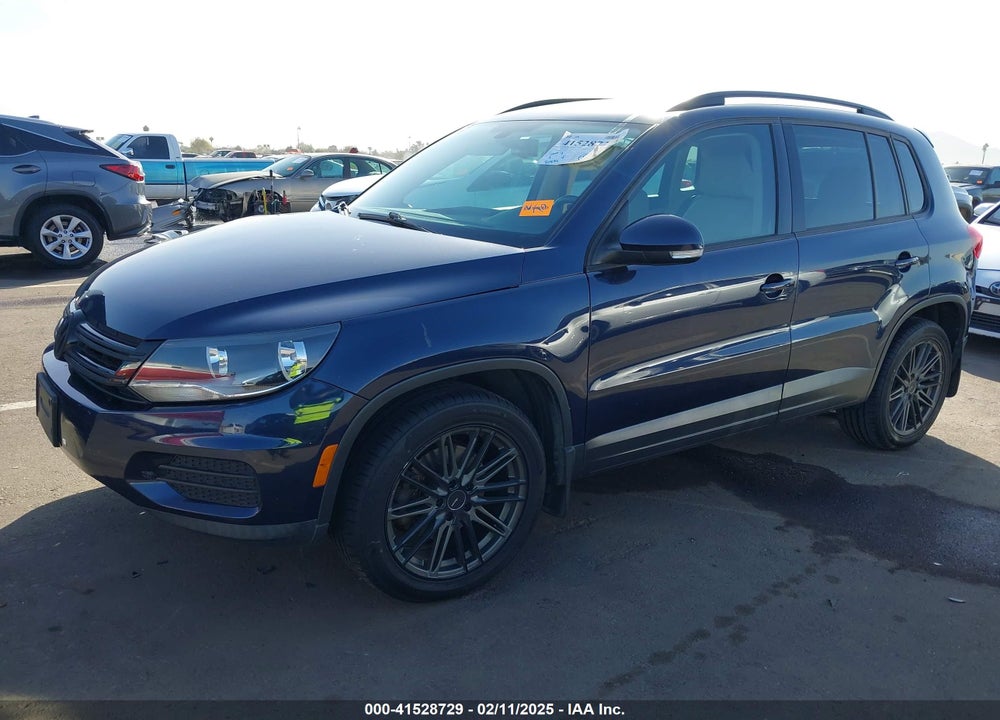 2016 VOLKSWAGEN TIGUAN VIN: WVGBV7AX2GW562483