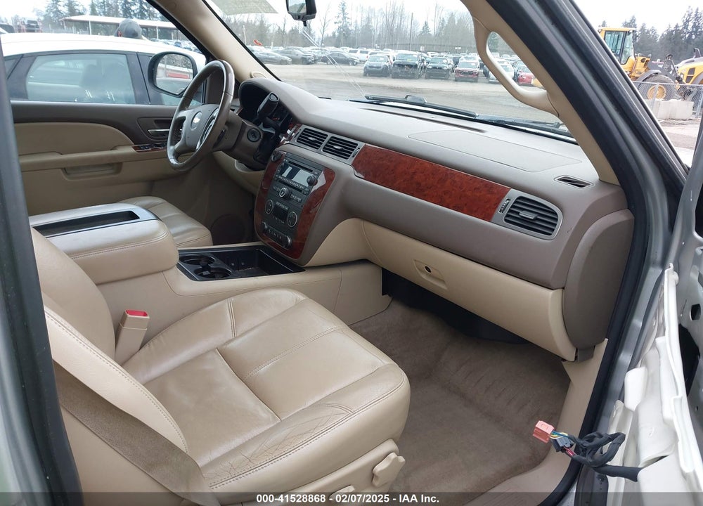 2011 CHEVROLET TAHOE VIN: 1GNSKBE02BR340604