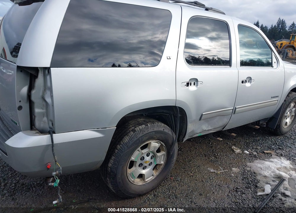 2011 CHEVROLET TAHOE VIN: 1GNSKBE02BR340604