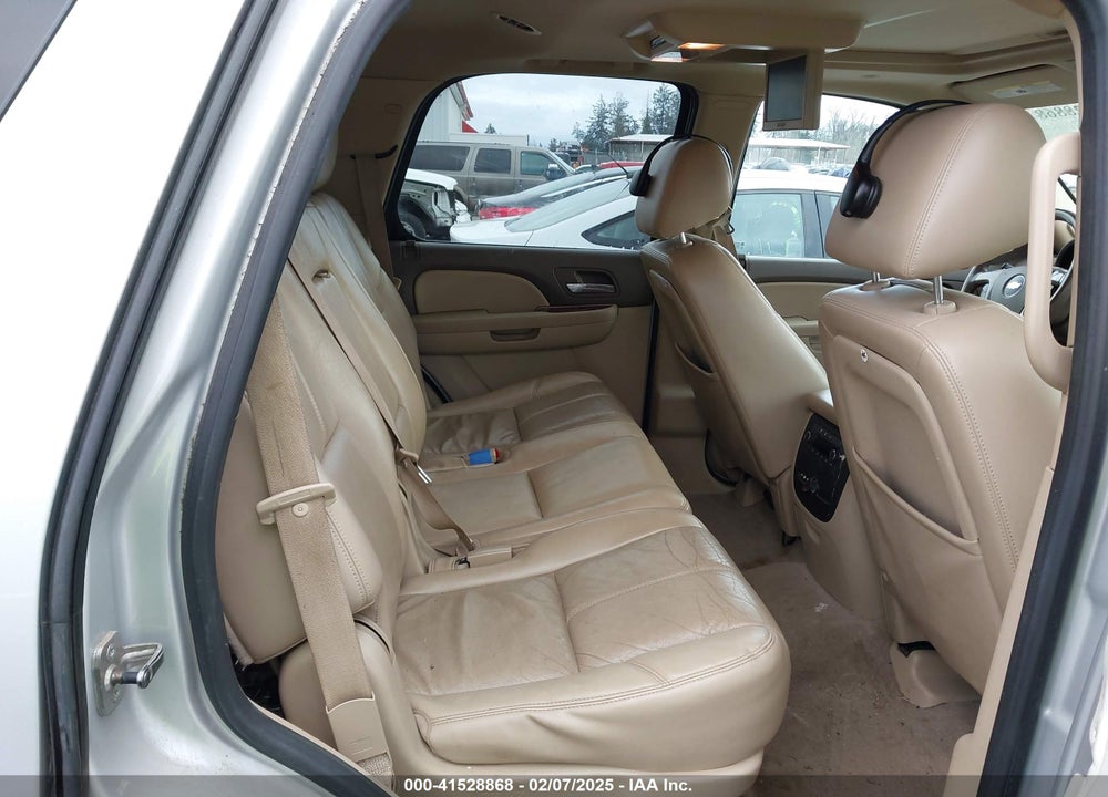 2011 CHEVROLET TAHOE VIN: 1GNSKBE02BR340604