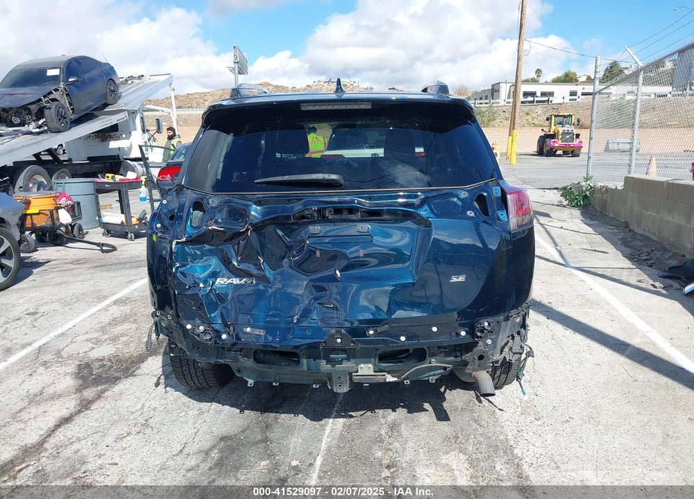 2018 TOYOTA RAV4 SE VIN: JTMNFREV7JJ738158