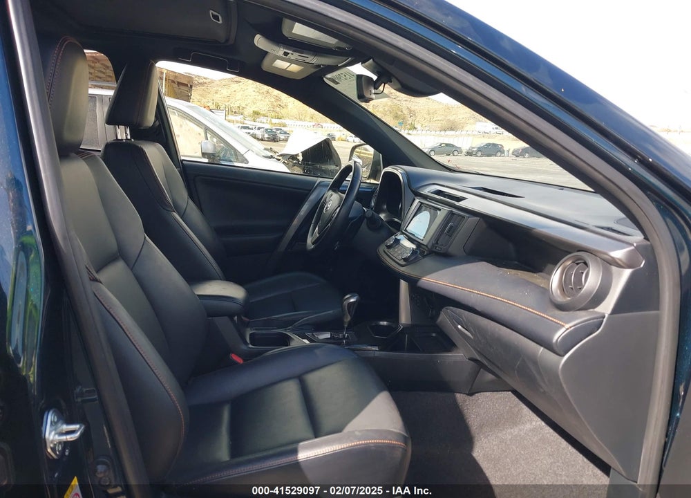 2018 TOYOTA RAV4 SE VIN: JTMNFREV7JJ738158