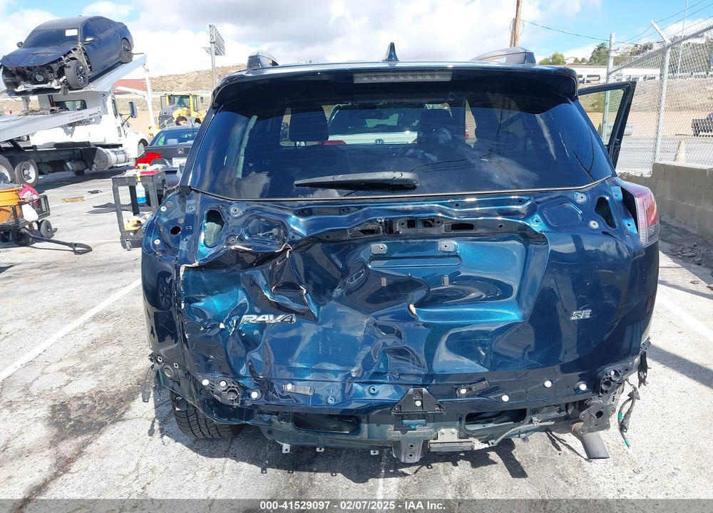 2018 TOYOTA RAV4 SE VIN: JTMNFREV7JJ738158