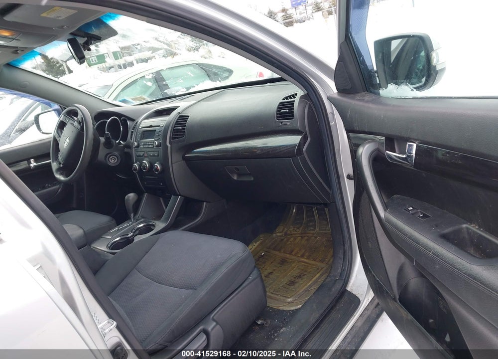 2011 KIA SORENTO LX VIN: 5XYKTCA17BG054448
