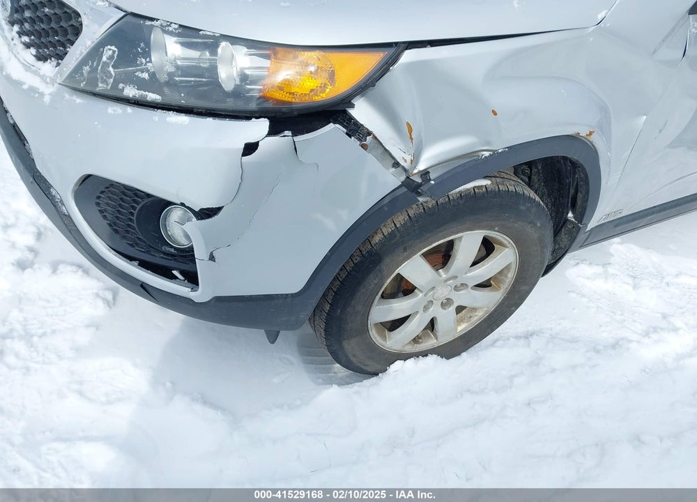 2011 KIA SORENTO LX VIN: 5XYKTCA17BG054448