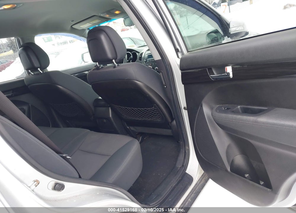 2011 KIA SORENTO LX VIN: 5XYKTCA17BG054448