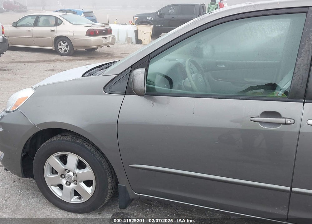2005 TOYOTA SIENNA XLE VIN: 5TDZA22C85S311722