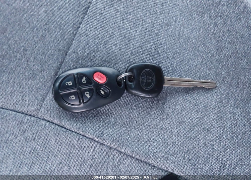 2005 TOYOTA SIENNA XLE VIN: 5TDZA22C85S311722