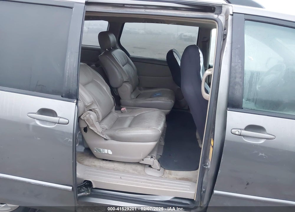 2005 TOYOTA SIENNA XLE VIN: 5TDZA22C85S311722