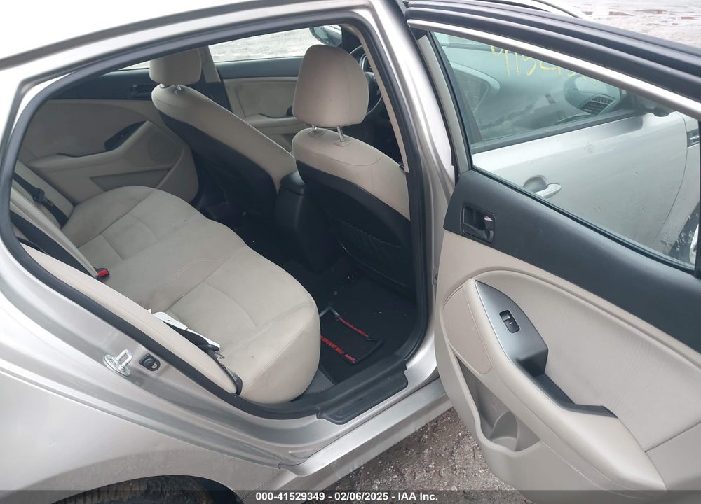2015 KIA OPTIMA VIN: KNAGM4A77F5586629