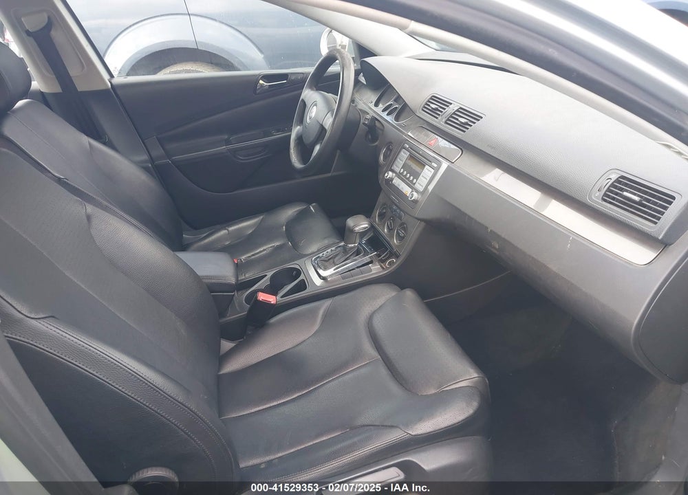 2008 VOLKSWAGEN PASSAT VIN: WVWJK73C88P005253