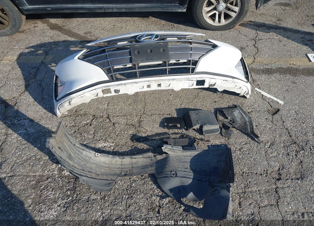 2019 HYUNDAI ELANTRA VIN: 5NPD74LF3KH454978