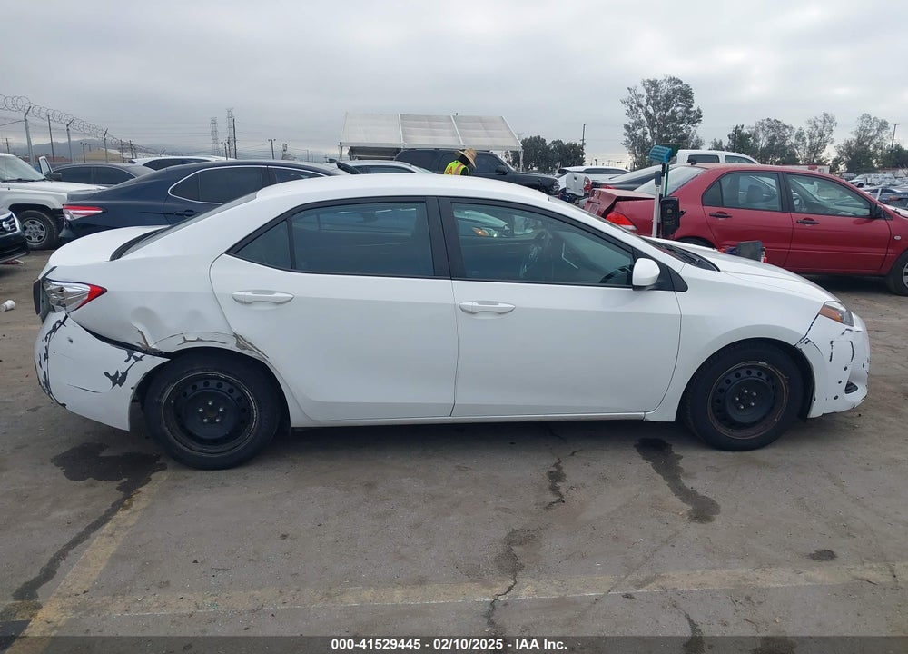 2018 TOYOTA COROLLA LE VIN: 5YFBURHE2JP793214