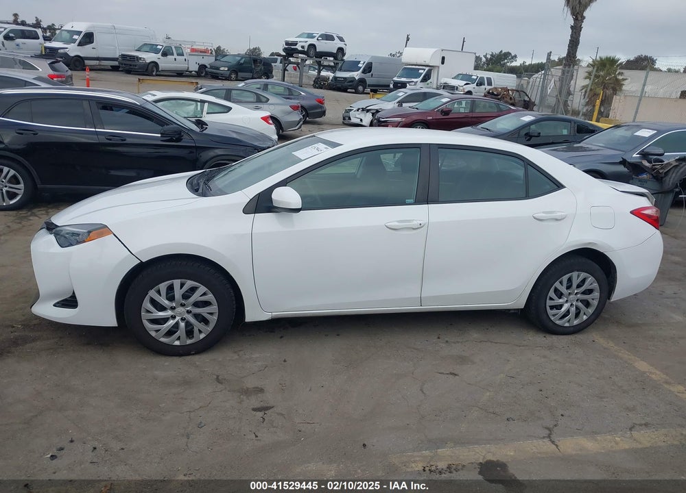 2018 TOYOTA COROLLA LE VIN: 5YFBURHE2JP793214