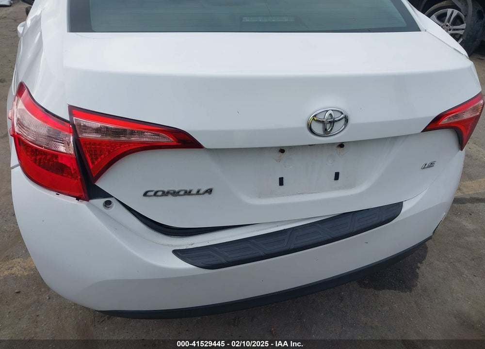 2018 TOYOTA COROLLA LE VIN: 5YFBURHE2JP793214