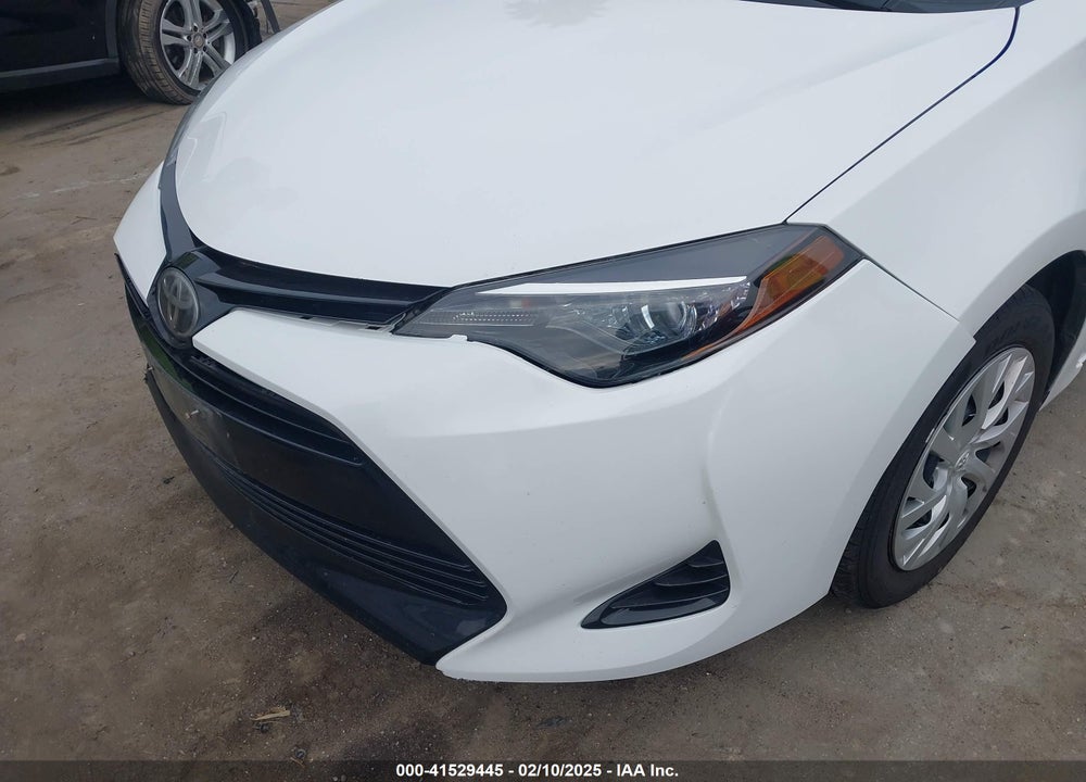2018 TOYOTA COROLLA LE VIN: 5YFBURHE2JP793214