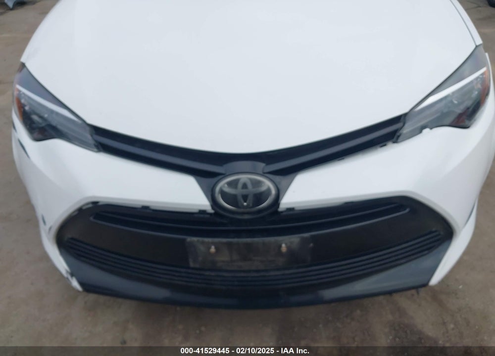 2018 TOYOTA COROLLA LE VIN: 5YFBURHE2JP793214