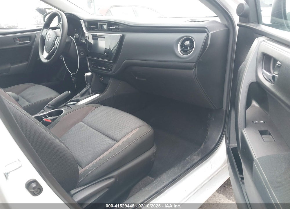 2018 TOYOTA COROLLA LE VIN: 5YFBURHE2JP793214