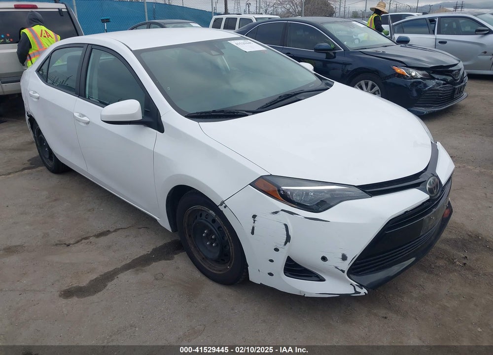 2018 TOYOTA COROLLA LE VIN: 5YFBURHE2JP793214