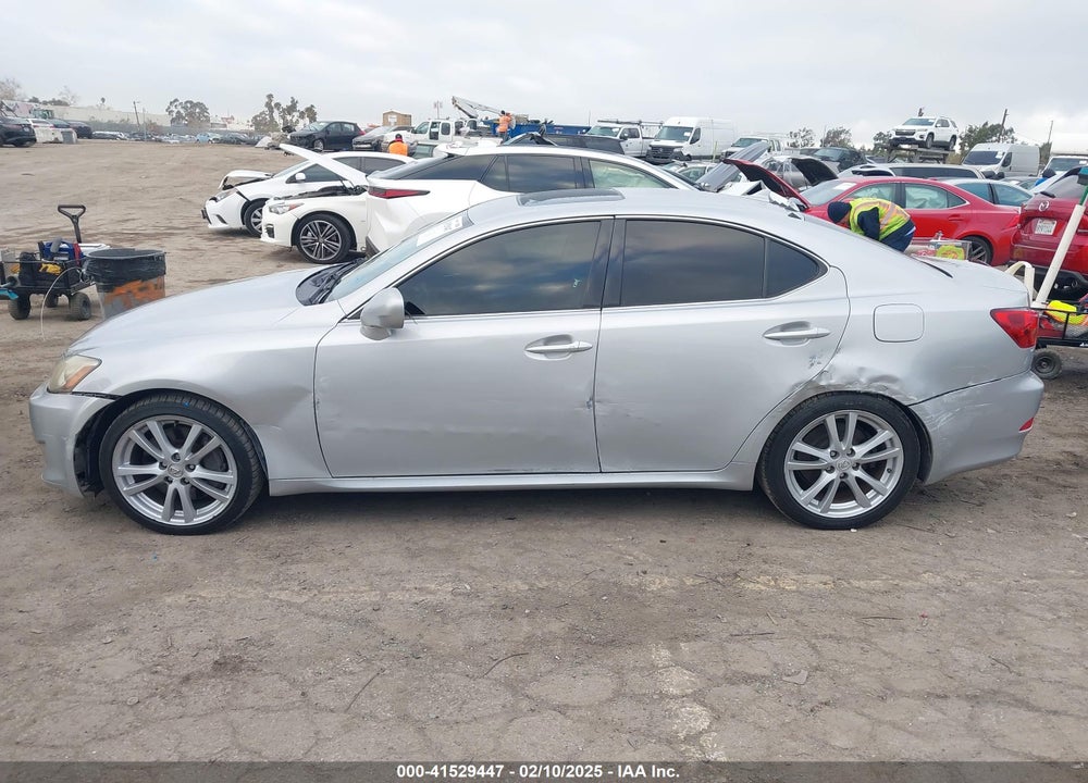 2007 LEXUS IS 350 VIN: JTHBE262972011123