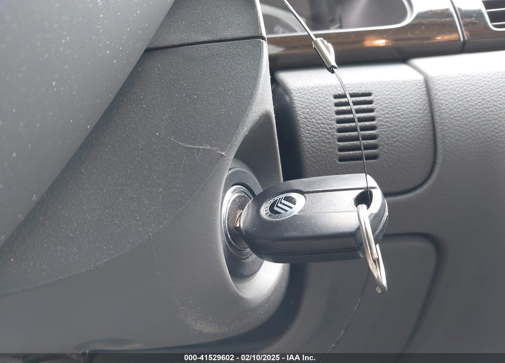 2009 MERCURY SABLE VIN: 1MEHM40W69G633219