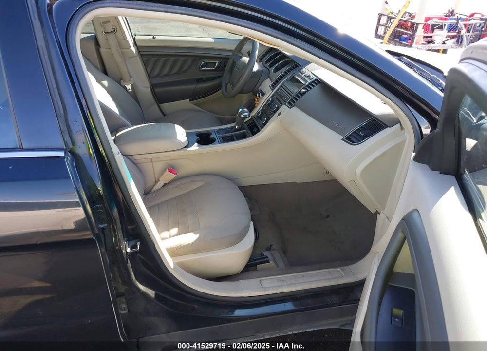 2010 FORD TAURUS SE VIN: 1FAHP2DW5AG165856