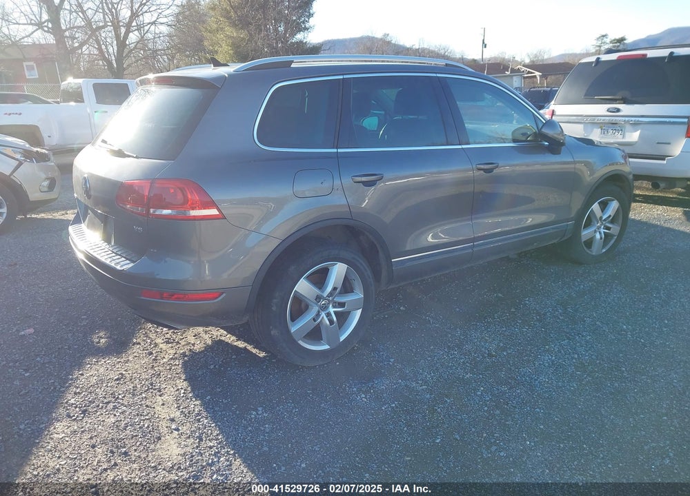 2013 VOLKSWAGEN TOUAREG VR6 LUX VIN: WVGEF9BP4DD007000