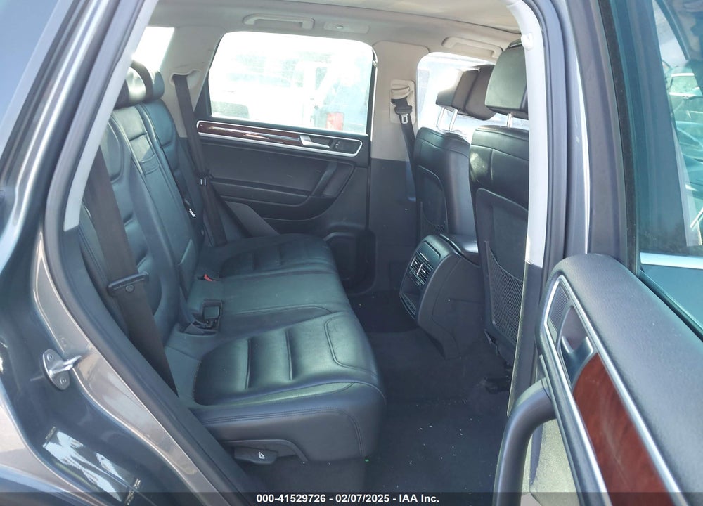 2013 VOLKSWAGEN TOUAREG VR6 LUX VIN: WVGEF9BP4DD007000