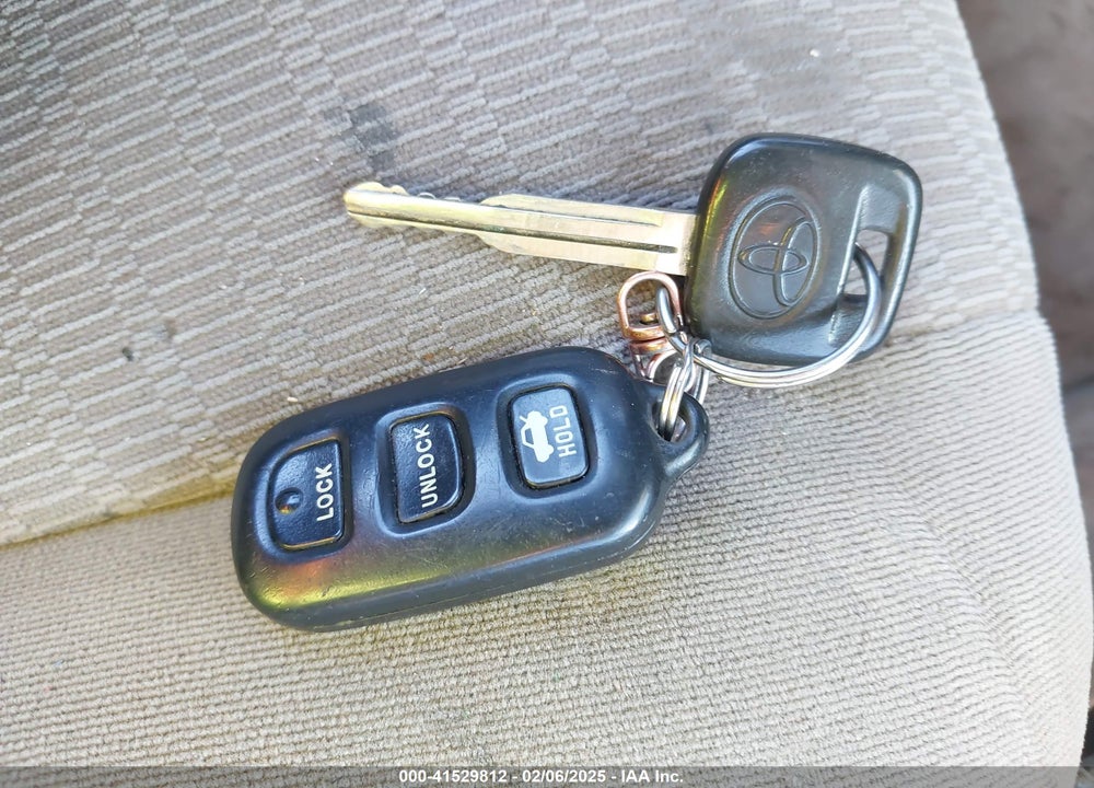 2005 TOYOTA CAMRY LE VIN: 4T1BE32K55U012344