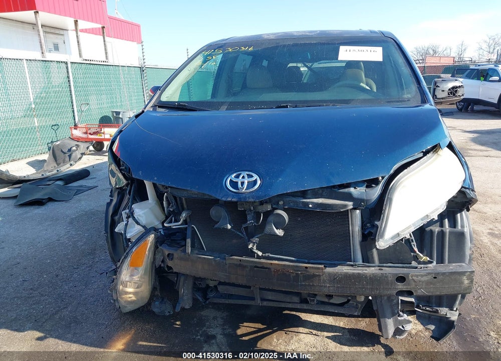 2011 TOYOTA SIENNA XLE V6 VIN: 5TDYK3DC4BS026104