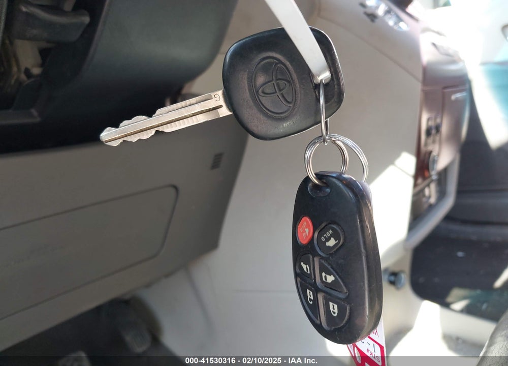 2011 TOYOTA SIENNA XLE V6 VIN: 5TDYK3DC4BS026104