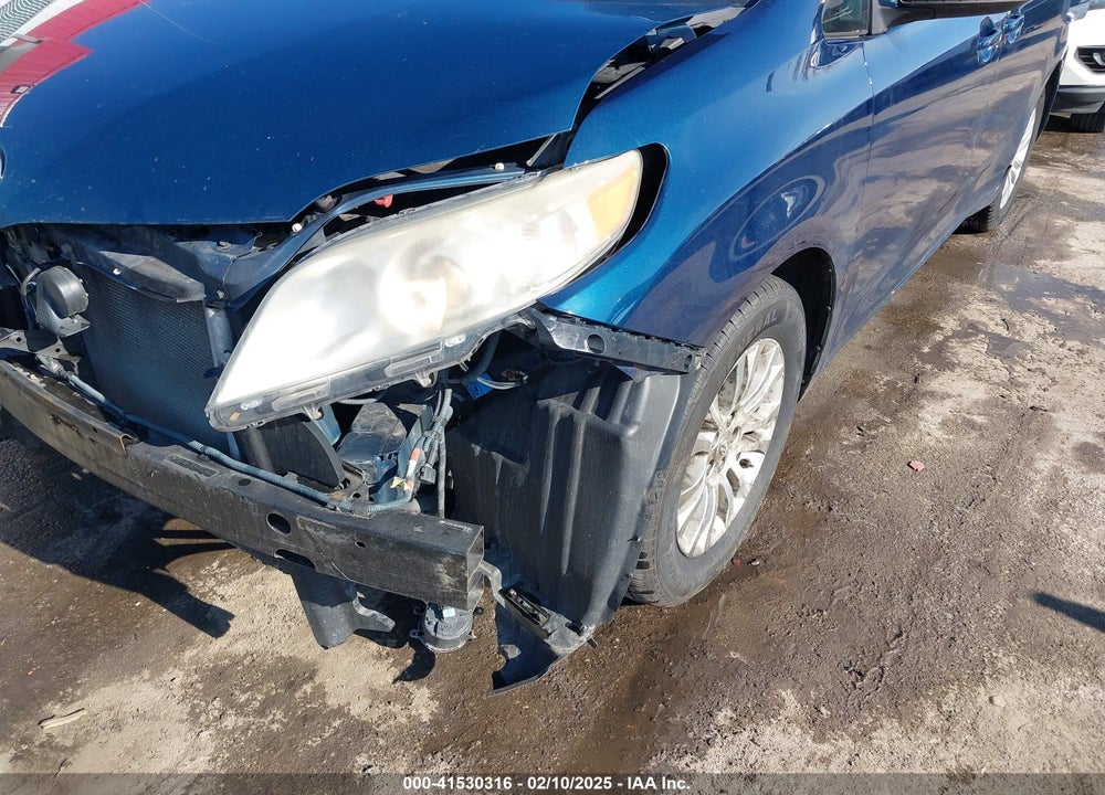 2011 TOYOTA SIENNA XLE V6 VIN: 5TDYK3DC4BS026104