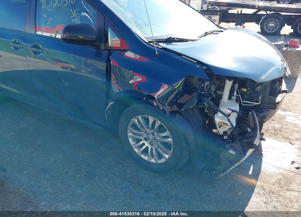 2011 TOYOTA SIENNA XLE V6 VIN: 5TDYK3DC4BS026104