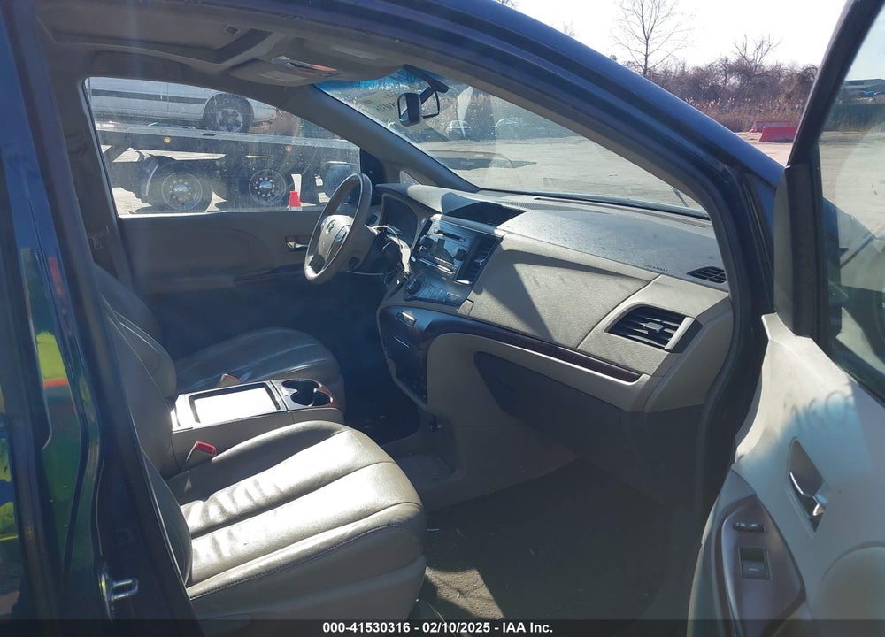 2011 TOYOTA SIENNA XLE V6 VIN: 5TDYK3DC4BS026104