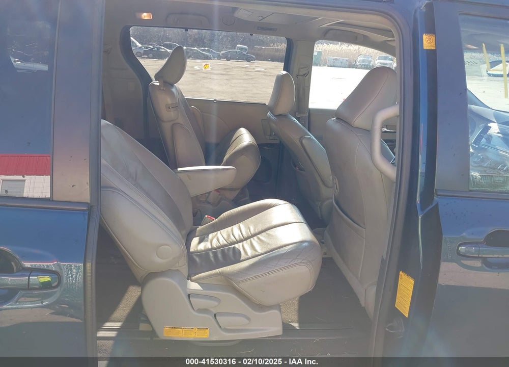 2011 TOYOTA SIENNA XLE V6 VIN: 5TDYK3DC4BS026104