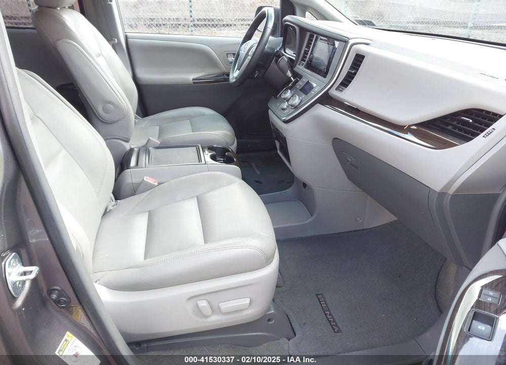 2017 TOYOTA SIENNA VIN: 5TDDZ3DC7HS157241