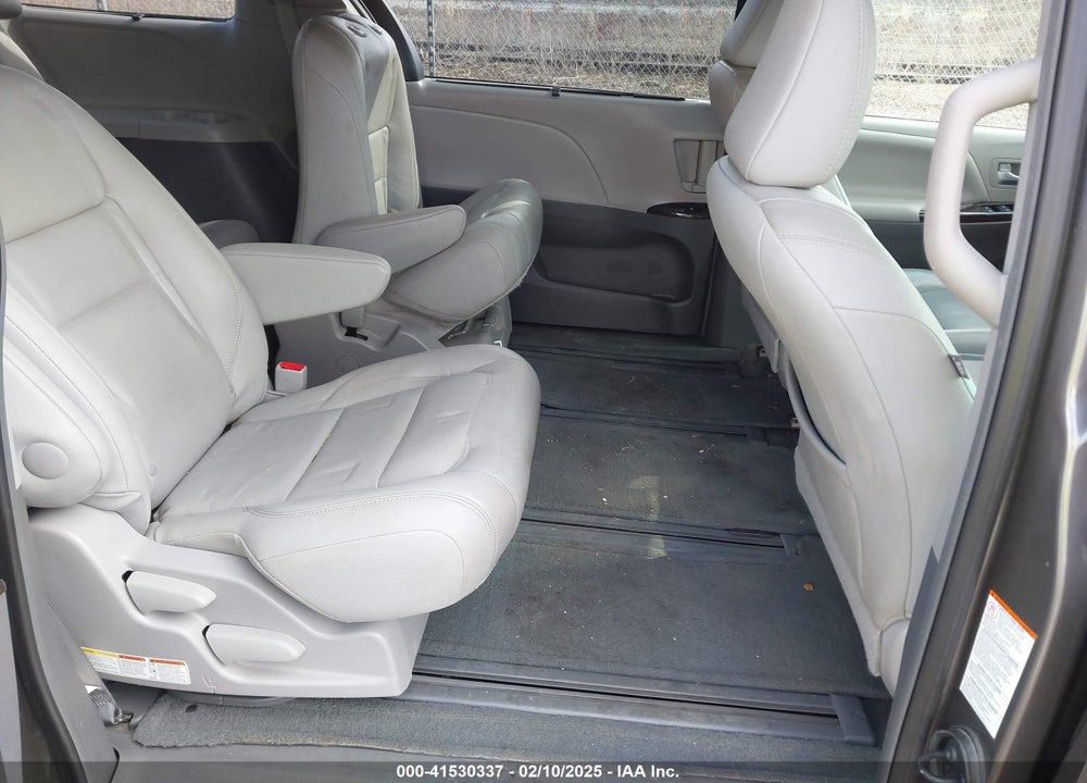 2017 TOYOTA SIENNA VIN: 5TDDZ3DC7HS157241