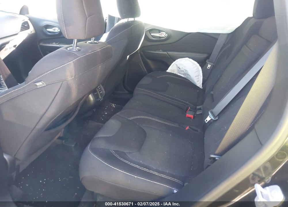 2015 JEEP CHEROKEE VIN: 1C4PJMCB1FW756538