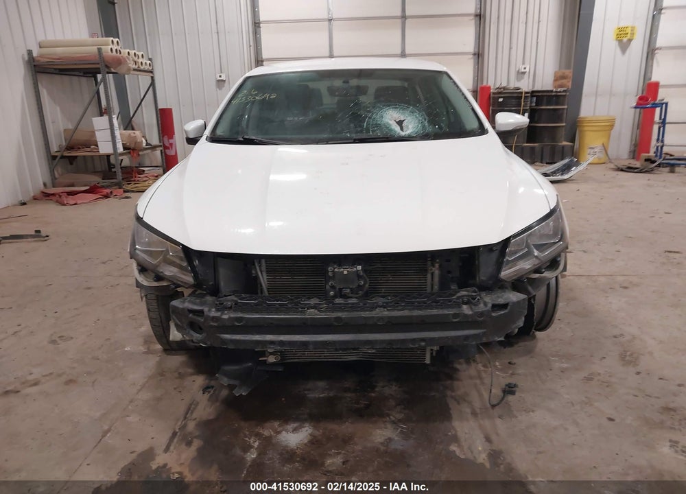 2017 VOLKSWAGEN PASSAT VIN: 1VWDT7A34HC001850