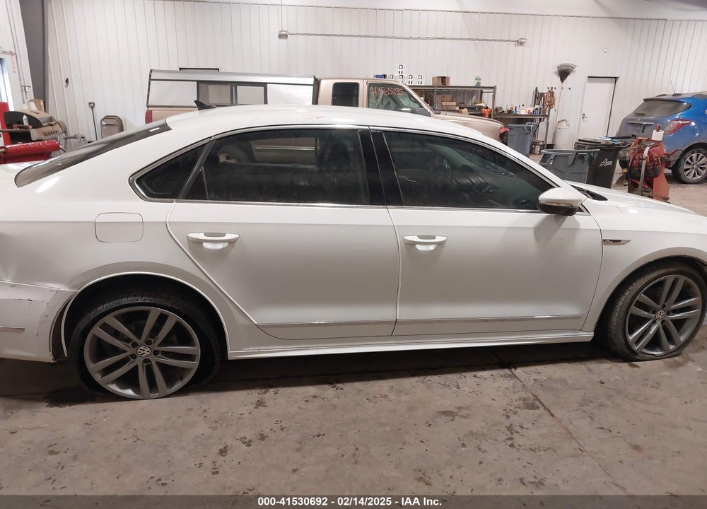 2017 VOLKSWAGEN PASSAT VIN: 1VWDT7A34HC001850
